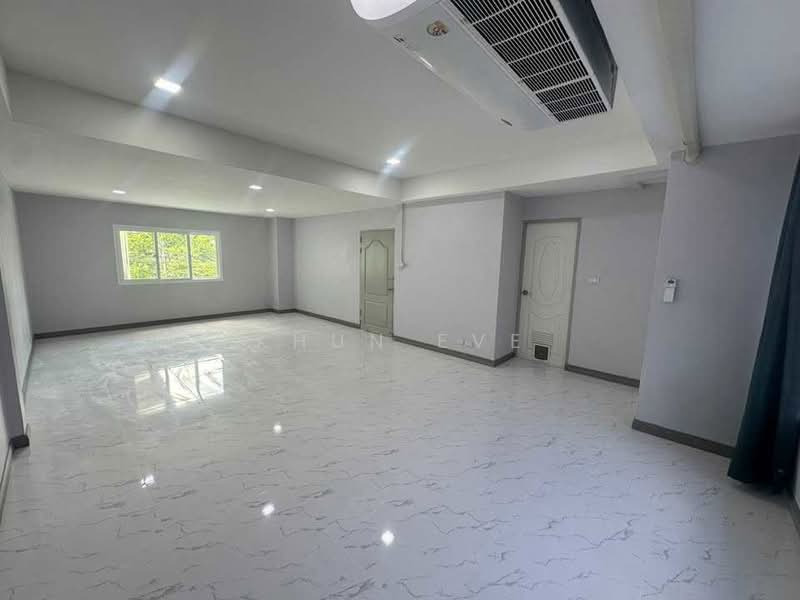 Home office for rent in Lat Phrao 80 company registration allowed ( SPSEVE2200 ), Bangkok, ลาดพร้าว 80, Wang Thonglang, Wang Thonglang, Bangkok, , 320 sqm, Shophouse For Rent, by Khun EVE, 500472442 - DDproperty.com