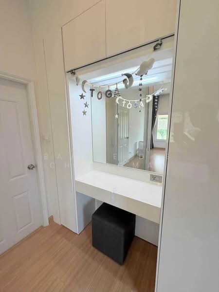 บ้านให้เช่า – ใกล้ศูนย์หัตถกรรมร่มบ่อสร้างสันกำแพง เพียง 5 นาที ค่าเช่า 40,000 บาท / เดือน No.13H738, เชียงใหม่, ต้นเปา, สันกำแพง, เชียงใหม่, 150 ตร.ม., บ้านเดี่ยว ให้เช่า, โดย Baandeedee Chiangmai, 500472492 - DDproperty.com