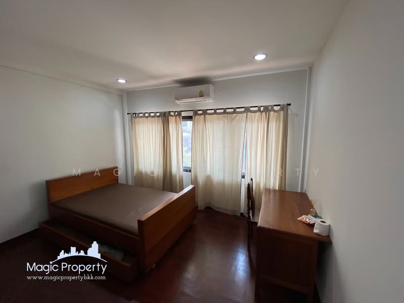 2 Storey Townhouse at Sukhumvit 16, Bangkok, Khlong Toei, Bangkok, 2 Bedrooms, 140 sqm, Townhouse For Rent, by Magic Property, 500472527 - DDproperty.com