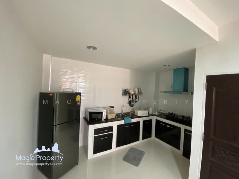 2 Storey Townhouse at Sukhumvit 16, Bangkok, Khlong Toei, Bangkok, 2 Bedrooms, 140 sqm, Townhouse For Rent, by Magic Property, 500472527 - DDproperty.com