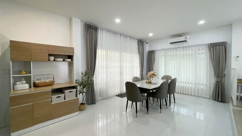A house for rent near Tonkla School, Chiang Mai Rental Price: 55,000 THB/month Property ID: No.5H679, Chiang Mai, San Phi Sua, Muang Chiang Mai, Chiang Mai, 5 Bedrooms, 255 sqm, Single Detached House For Rent, by Baandeedee Chiangmai, 500472529 - DDproperty.com