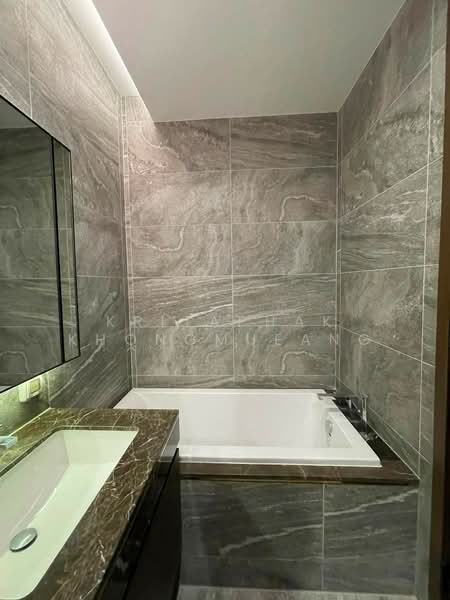 The Esse Sukhumvit 36, Bangkok, Soi Sukhumvit 36, Sukhumvit Road, Phra Kanong, Khlong Toei, Bangkok, 1 Bedroom, 39 sqm, Condo For Rent, by Kritaphak Khongmueang, 500472559 - DDproperty.com