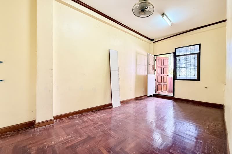 ตึกแถว อิสรภาพ 13 แขวงหิรัญรูจี เขตธนบุรี กรุงเทพมหานคร, Bangkok, Hi Runruche, Thon Buri, Bangkok, 4 Bedrooms, 150 sqm, Townhouse For Sale, by ศิริเพ็ญ ทองอ่อน, 500472603 - DDproperty.com