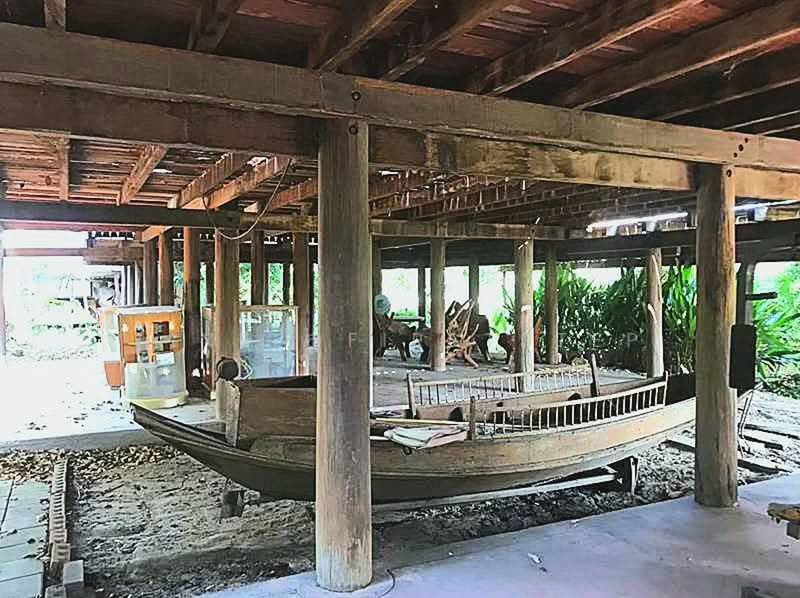 100-Year-Old Thai Heritage House Waterfront, Suphan Buri, Thailand, Suphan Buri, Bang Pla Ma, Suphan Buri, 5 Bedrooms, 1 sqm, Single Detached House For Sale, by LINE @firststep, 500472609 - DDproperty.com