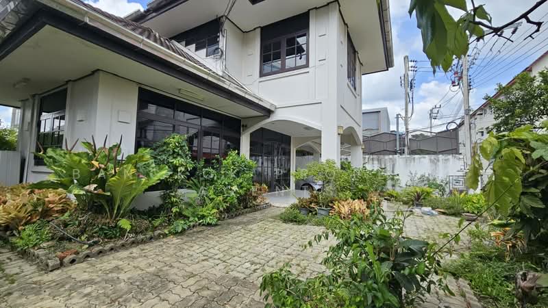 House in soi Sukhumvit 50, กรุงเทพ, บางจาก, พระโขนง, กรุงเทพ, 300 ตร.ม., บ้านเดี่ยว ให้เช่า, โดย BANGKOK PROPERTY AGENTS, 500472678 - DDproperty.com