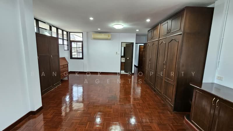 House in soi Sukhumvit 50, Bangkok, Bang Chak, Phra Khanong, Bangkok, 3 Bedrooms, 300 sqm, Single Detached House For Rent, by BANGKOK PROPERTY AGENTS, 500472678 - DDproperty.com