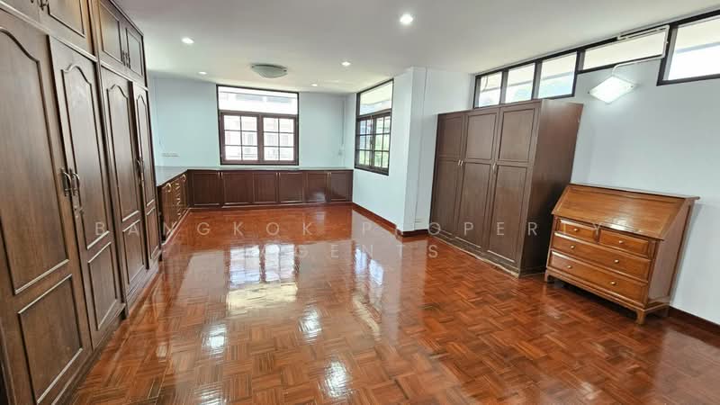 House in soi Sukhumvit 50, Bangkok, Bang Chak, Phra Khanong, Bangkok, 3 Bedrooms, 300 sqm, Single Detached House For Rent, by BANGKOK PROPERTY AGENTS, 500472678 - DDproperty.com