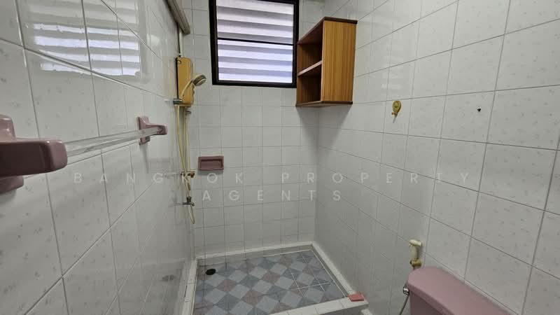 House in soi Sukhumvit 50, Bangkok, Bang Chak, Phra Khanong, Bangkok, 3 Bedrooms, 300 sqm, Single Detached House For Rent, by BANGKOK PROPERTY AGENTS, 500472678 - DDproperty.com