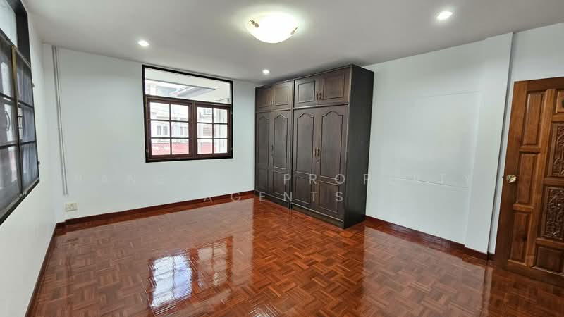 House in soi Sukhumvit 50, Bangkok, Bang Chak, Phra Khanong, Bangkok, 3 Bedrooms, 300 sqm, Single Detached House For Rent, by BANGKOK PROPERTY AGENTS, 500472678 - DDproperty.com