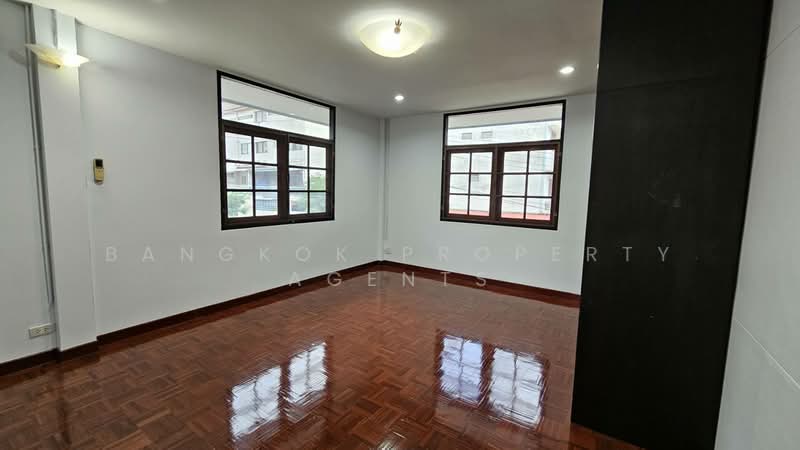 House in soi Sukhumvit 50, กรุงเทพ, บางจาก, พระโขนง, กรุงเทพ, 300 ตร.ม., บ้านเดี่ยว ให้เช่า, โดย BANGKOK PROPERTY AGENTS, 500472678 - DDproperty.com