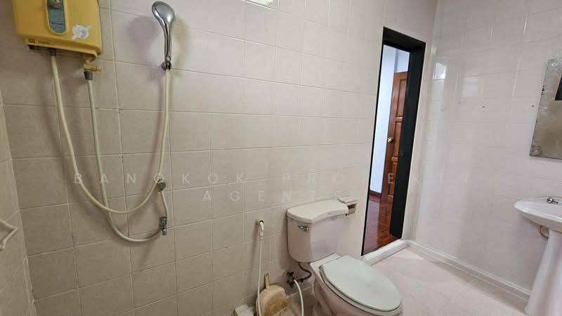 House in soi Sukhumvit 50, กรุงเทพ, บางจาก, พระโขนง, กรุงเทพ, 300 ตร.ม., บ้านเดี่ยว ให้เช่า, โดย BANGKOK PROPERTY AGENTS, 500472678 - DDproperty.com