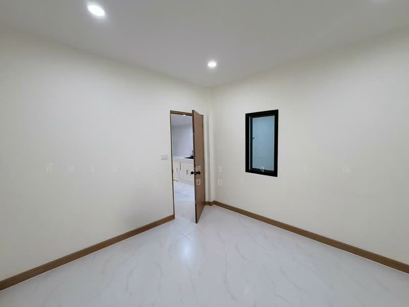 Chuen Suk Villa, Pathum Thani, Khu Khot, Lam Luk Ka, Pathum Thani, 2 Bedrooms, 84 sqm, Townhouse For Sale, by ภัทรนัน อิศรางกูร ณ อยุธยา, 500472899 - DDproperty.com