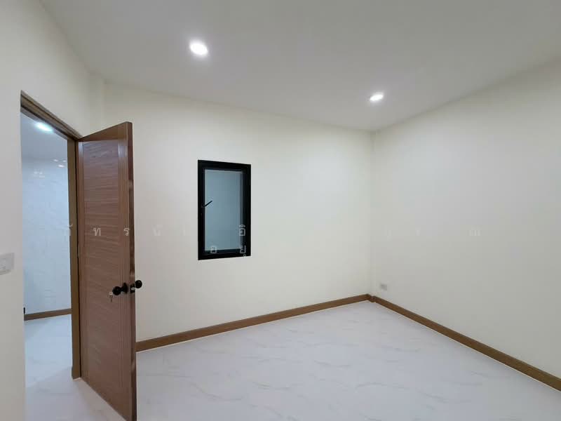 Chuen Suk Villa, Pathum Thani, Khu Khot, Lam Luk Ka, Pathum Thani, 2 Bedrooms, 84 sqm, Townhouse For Sale, by ภัทรนัน อิศรางกูร ณ อยุธยา, 500472899 - DDproperty.com
