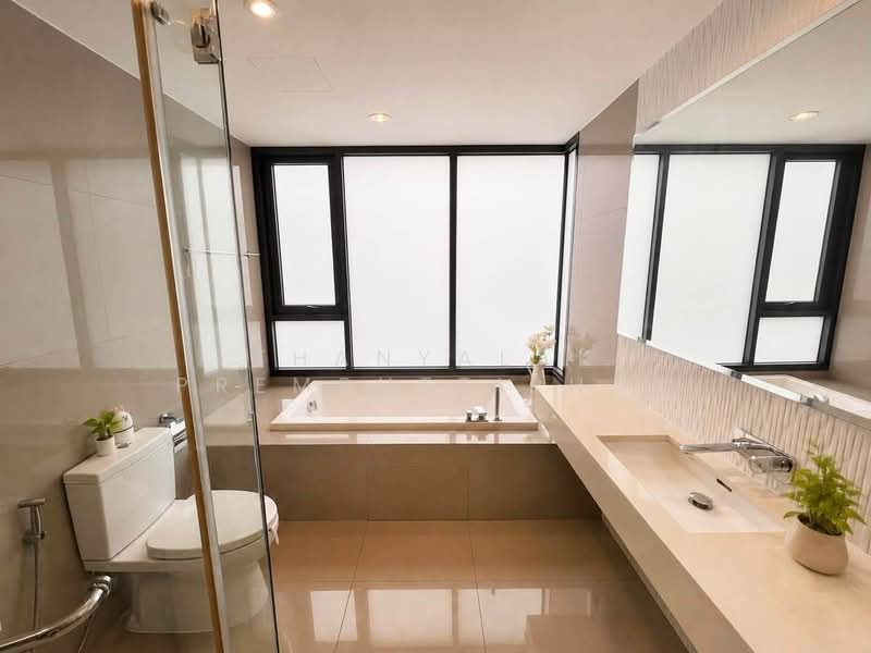 Rhythm Sukhumvit 42, Bangkok, Soi Sukhumvit 42, Sukhumvit Road, Phra Kanong, Khlong Toei, Bangkok, 2 Bedrooms, 78 sqm, Condo For Sale, by Thanyalak Premputtiphan, 500472904 - DDproperty.com