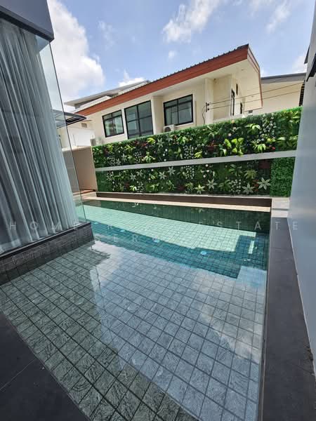 บ้านแฝด พระราม 9 ซอย 51, Bangkok, Suan Luang, Bangkok, 4 Bedrooms, 400 sqm, Semi-Detached House (Twin House) For Sale, by HOME Real Estate Service, 500472990 - DDproperty.com