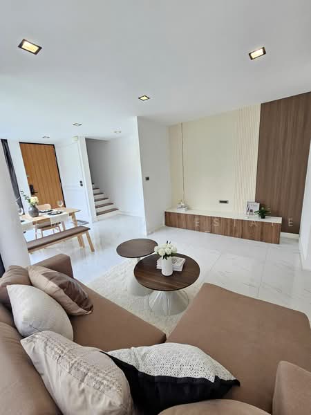บ้านแฝด พระราม 9 ซอย 51, Bangkok, Suan Luang, Bangkok, 4 Bedrooms, 400 sqm, Semi-Detached House (Twin House) For Sale, by HOME Real Estate Service, 500472990 - DDproperty.com