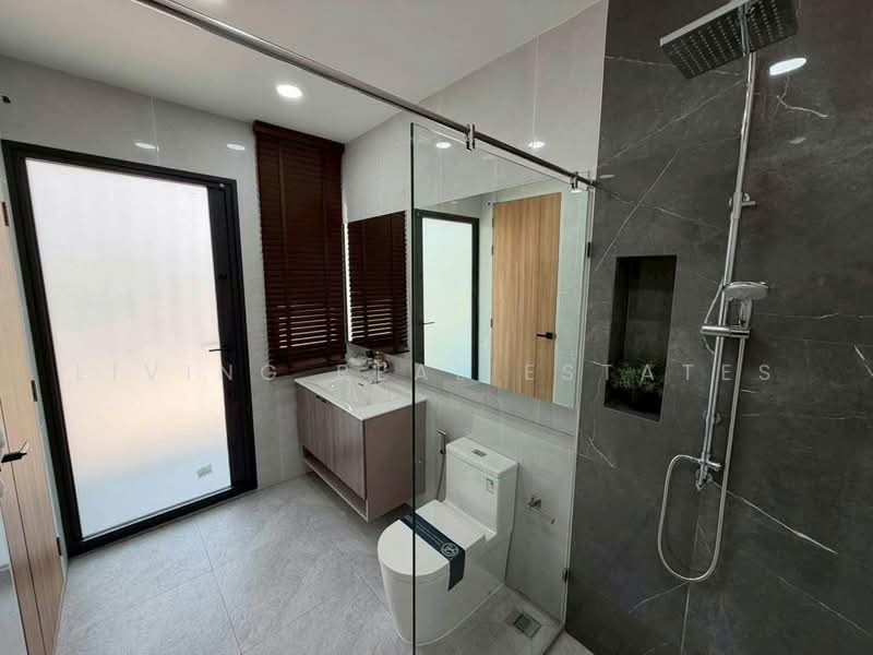 Preecha Ram 3 - Rat Phatthana, Bangkok, Saphan Sung, Bangkok, 4 Bedrooms, 453 sqm, Single Detached House For Sale, by Living Real Estates, 500473000 - DDproperty.com