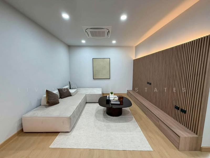 Preecha Ram 3 - Rat Phatthana, Bangkok, Saphan Sung, Bangkok, 4 Bedrooms, 453 sqm, Single Detached House For Sale, by Living Real Estates, 500473000 - DDproperty.com