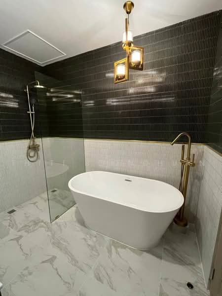 Townhouse in On Nut, Near BTS On Nut, Bangkok, Phra Kanong, Khlong Toei, Bangkok, 3 Bedrooms, 220 sqm, Townhouse For Rent, by Thiti Boonchurn, 500473230 - DDproperty.com