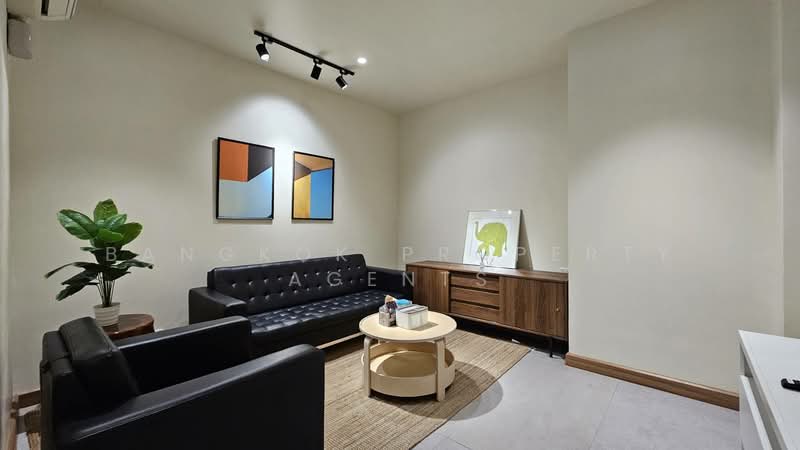 Townhome-Office near Benchakitti Park, Bangkok, Khlong Toei, Bangkok, 4 Bedrooms, 250 sqm, Townhouse For Rent, by BANGKOK PROPERTY AGENTS, 500473447 - DDproperty.com