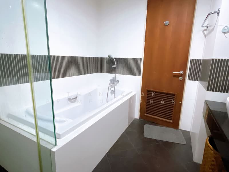 Urbana Sathorn, Bangkok, 55 South Sathorn Road, Thung Maha Mek, Sathon, Bangkok, 1 Bedroom, 70 sqm, Condo For Sale, by Thanyalak Premputtiphan, 500473484 - DDproperty.com