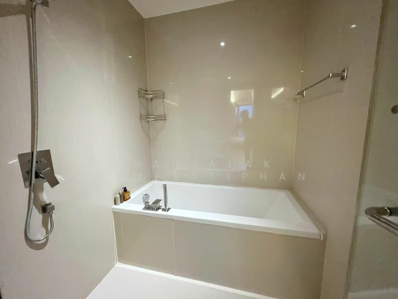 H Sukhumvit 43, Bangkok, 28 Sukhumvit 34 Road, Khlong Tan Nua, Watthana, Bangkok, 1 Bedroom, 40 sqm, Condo For Sale, by Thanyalak Premputtiphan, 500473563 - DDproperty.com
