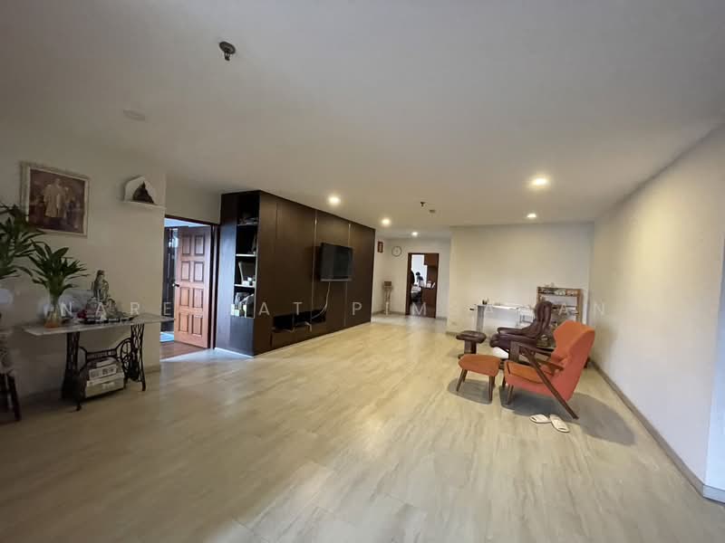 Fifty Fifth Tower, Bangkok, 84 Soi Sukhumvit 55, Sukhumvit Road, Khlong Tan Nua, Watthana, Bangkok, 3 Bedrooms, 223 sqm, Condo For Sale, by Nareerat Pimsawang, 500473564 - DDproperty.com