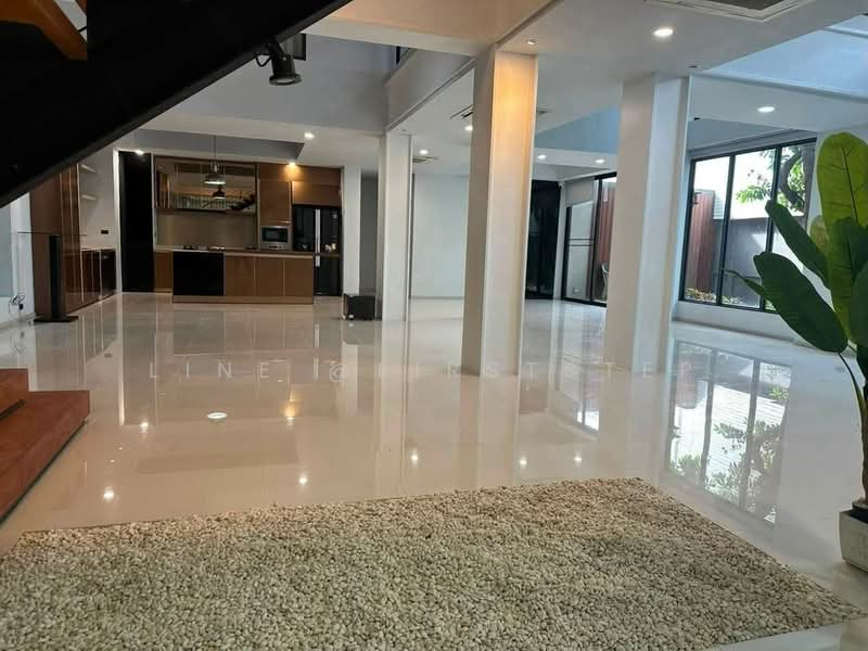 3-Storey Detached House Pool Villa Sukhumvit 71 Near BTS Phra Khanong, Bangkok, Khlong Tan Nua, Watthana, Bangkok, 5 Bedrooms, 700 sqm, Single Detached House For Sale, by LINE @firststep, 500473691 - DDproperty.com