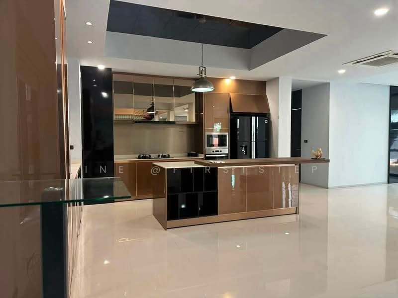 3-Storey Detached House Pool Villa Sukhumvit 71 Near BTS Phra Khanong, Bangkok, Khlong Tan Nua, Watthana, Bangkok, 5 Bedrooms, 700 sqm, Single Detached House For Sale, by LINE @firststep, 500473691 - DDproperty.com
