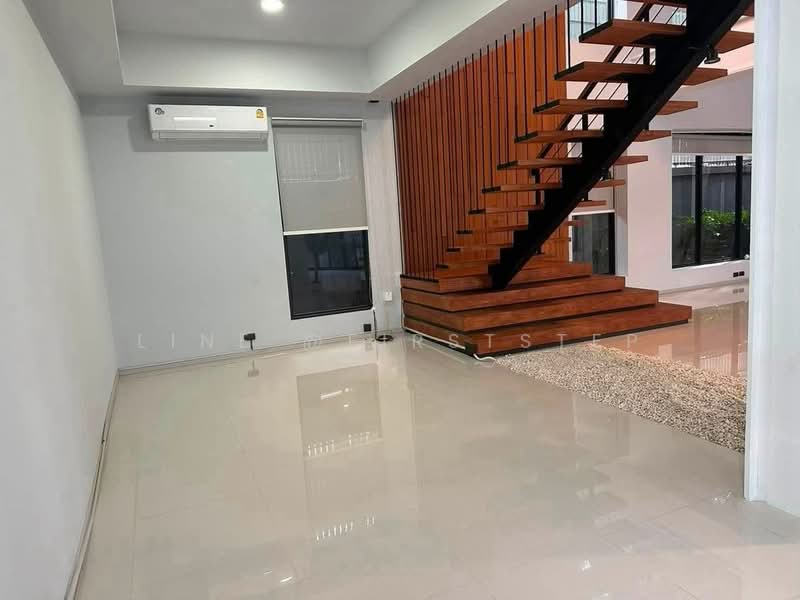 3-Storey Detached House Pool Villa Sukhumvit 71 Near BTS Phra Khanong, Bangkok, Khlong Tan Nua, Watthana, Bangkok, 5 Bedrooms, 700 sqm, Single Detached House For Sale, by LINE @firststep, 500473691 - DDproperty.com