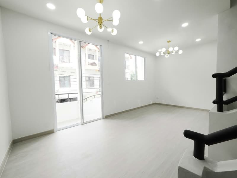 ขายราคาพิเศษ ทาวน์โฮม 3 ชั้น 23.2 ตร.ว. ม.บำรุงวงศ์ 5ห้องนอน 4ห้องน้ำ บ้านสวยมาก ฟังชั่นบ้านดีเยี่ยม, Nonthaburi, ปลายบาง, Plai Bang, Bang Kruai, Nonthaburi, 5 Bedrooms, 250 sqm, Townhouse For Sale, by wipa รุ่งธุระ, 500473770 - DDproperty.com