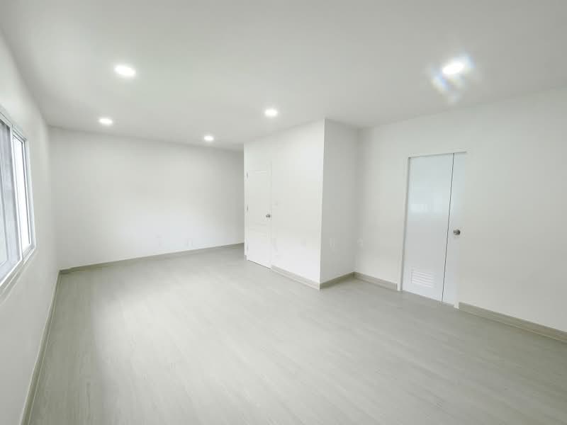 ขายราคาพิเศษ ทาวน์โฮม 3 ชั้น 23.2 ตร.ว. ม.บำรุงวงศ์ 5ห้องนอน 4ห้องน้ำ บ้านสวยมาก ฟังชั่นบ้านดีเยี่ยม, Nonthaburi, ปลายบาง, Plai Bang, Bang Kruai, Nonthaburi, 5 Bedrooms, 250 sqm, Townhouse For Sale, by wipa รุ่งธุระ, 500473770 - DDproperty.com