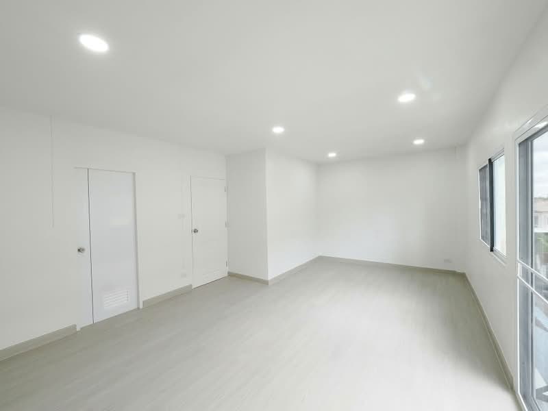 ขายราคาพิเศษ ทาวน์โฮม 3 ชั้น 23.2 ตร.ว. ม.บำรุงวงศ์ 5ห้องนอน 4ห้องน้ำ บ้านสวยมาก ฟังชั่นบ้านดีเยี่ยม, นนทบุรี, ปลายบาง, บางกรวย, นนทบุรี, 250 ตร.ม., ทาวน์เฮ้าส์ ขาย, โดย วิภา รุ่งธุระ, 500473770 - DDproperty.com