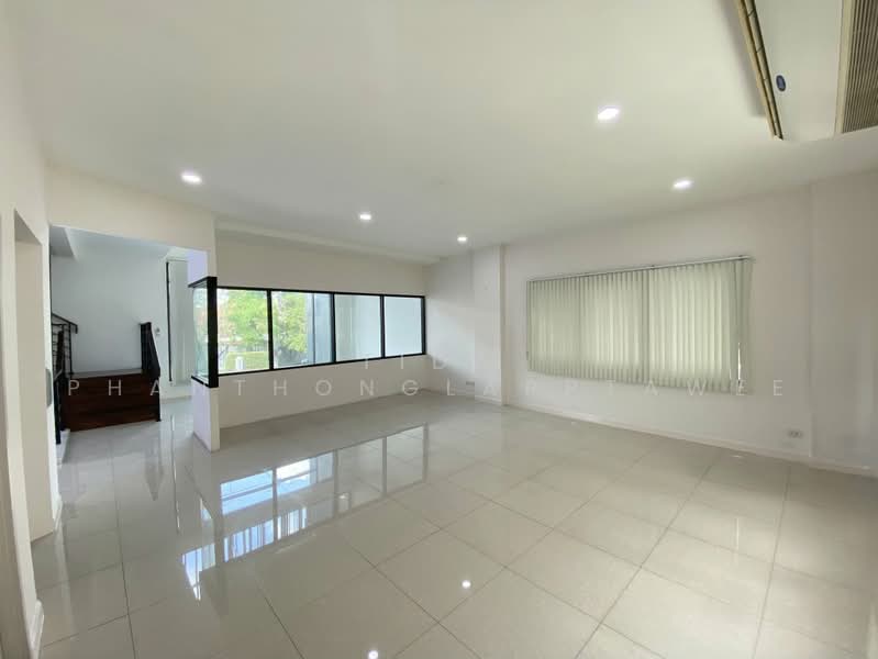 ขาย/ให้เช่า ออฟฟิศ บางนา-ตราด กม.5 (Bangna-Trat Km. 5) 35 ตร.ว. 460 ตร.ม., สมุทรปราการ, บางแก้ว, บางพลี, สมุทรปราการ, 460 ตร.ม., สำนักงาน ให้เช่า, โดย Tida phanthonglarptawee, 500473776 - DDproperty.com