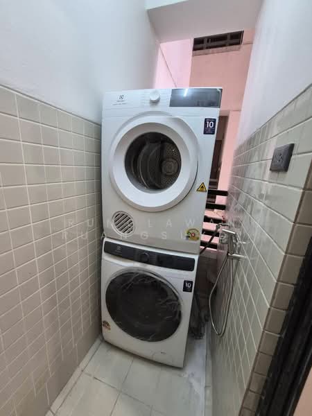 Baan Piya Sathorn, Bangkok, Soi Suanplu (Sathorn Soi 3) South Sathorn Road, Thung Maha Mek, Sathon, Bangkok, 2 Bedrooms, 96 sqm, Condo For Rent, by Runglawan Ruangsukdi, 500474005 - DDproperty.com