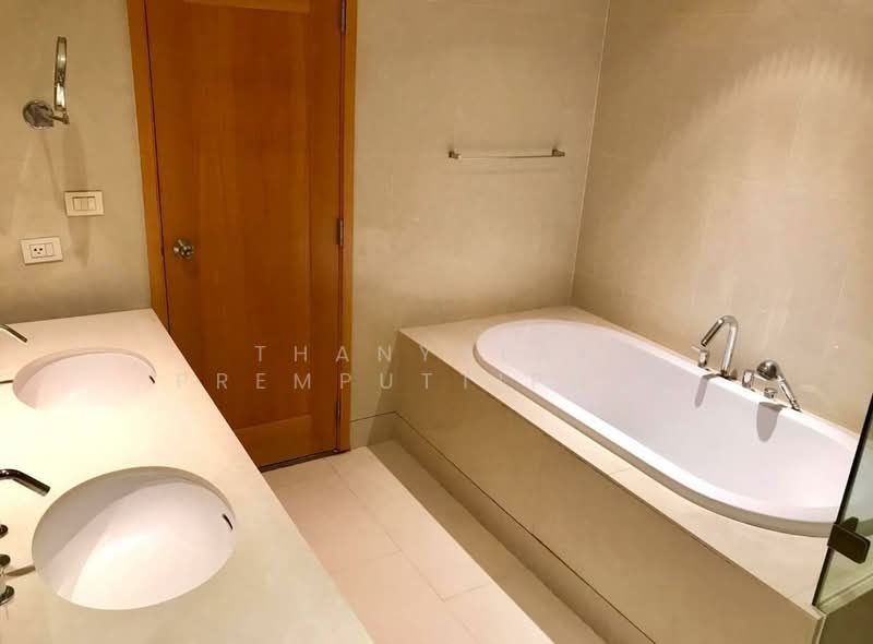The Emporio Place, Bangkok, 93 Soi Sukhumvit 24, Sukhumvit Road, Khong Tan, Khlong Toei, Bangkok, 1 Bedroom, 85 sqm, Condo For Rent, by Thanyalak Premputtiphan, 500474076 - DDproperty.com