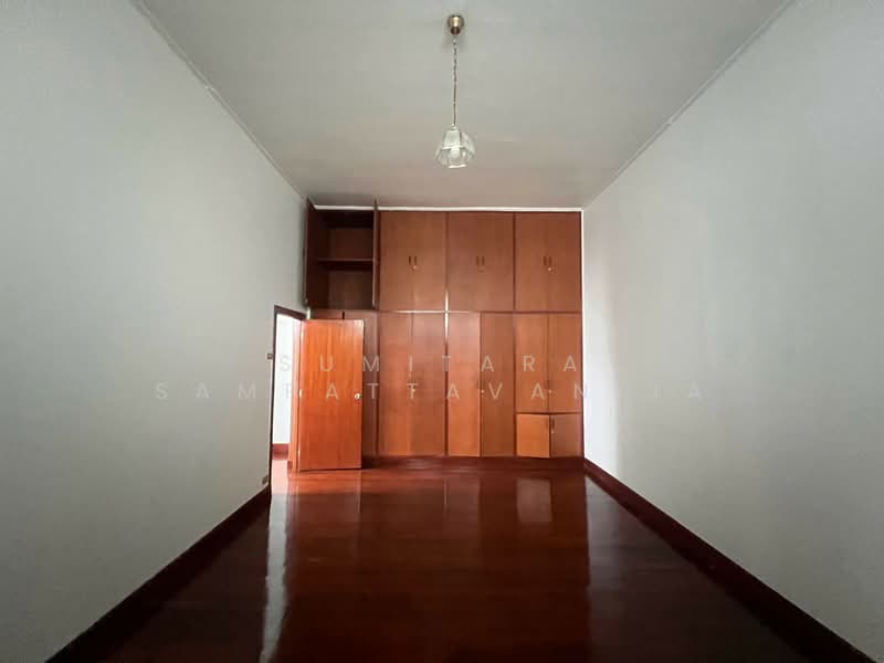 space for rent Sathorn Silom Bangrak, Bangkok, Silom, Bang Rak, Bangkok, , 478 sqm, Retail Space For Rent, by Sumitara Sampattavanija, 500474120 - DDproperty.com