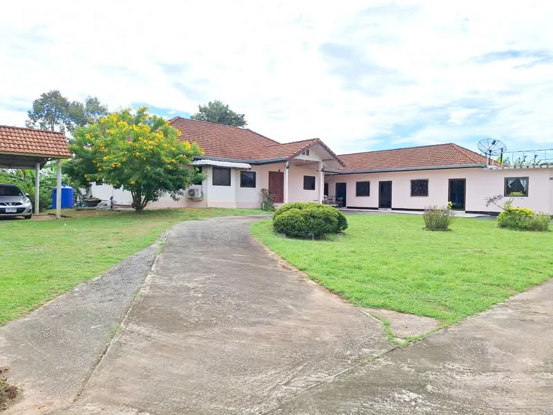 2 Houses on 1 Rai Land for Sale Udon Thani, Thailand, Udon Thani, Mak Khaeng, Muang Udon Thani, Udon Thani, 8 Bedrooms, 210 sqm, Semi-Detached House (Twin House) For Sale, by วีรภัทรา ดาร์เปอร์, 500474316 - DDproperty.com