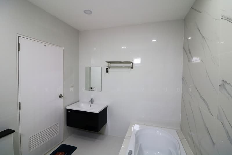 Wheelchair-Friendly 4-Bedroom House for Sale in Chum Phae, Khon Kaen, Chum Phae, Khon Kaen, 4 Bedrooms, 246 sqm, Single Detached House For Sale, by วีรภัทรา ดาร์เปอร์, 500474343 - DDproperty.com