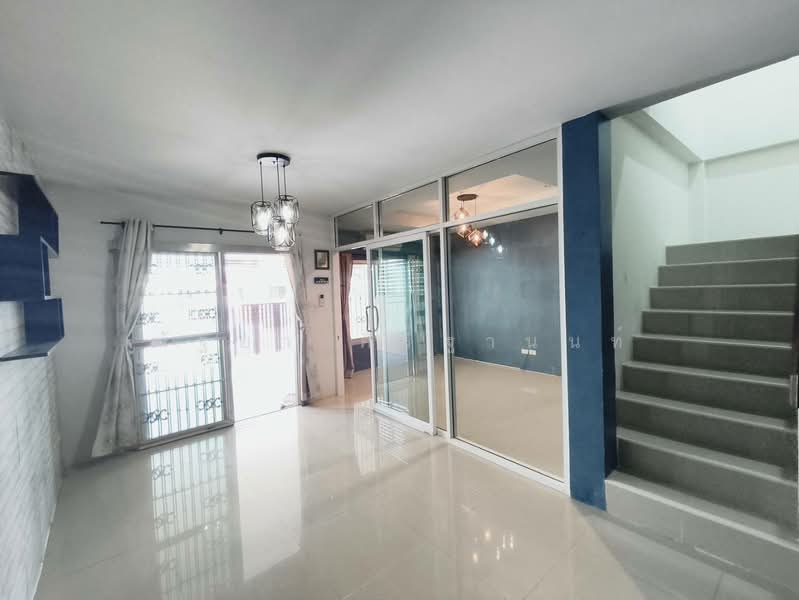 Ratchaphruek Suvarnabhumi-Ladkrabang Village, Bangkok, 397/183 Thanon Chalong Krung, Lam Pla Tiew, Lat Krabang, Bangkok, 3 Bedrooms, 140 sqm, Townhouse For Sale, by ณัฐยา ศิริฐานนท์, 500474379 - DDproperty.com