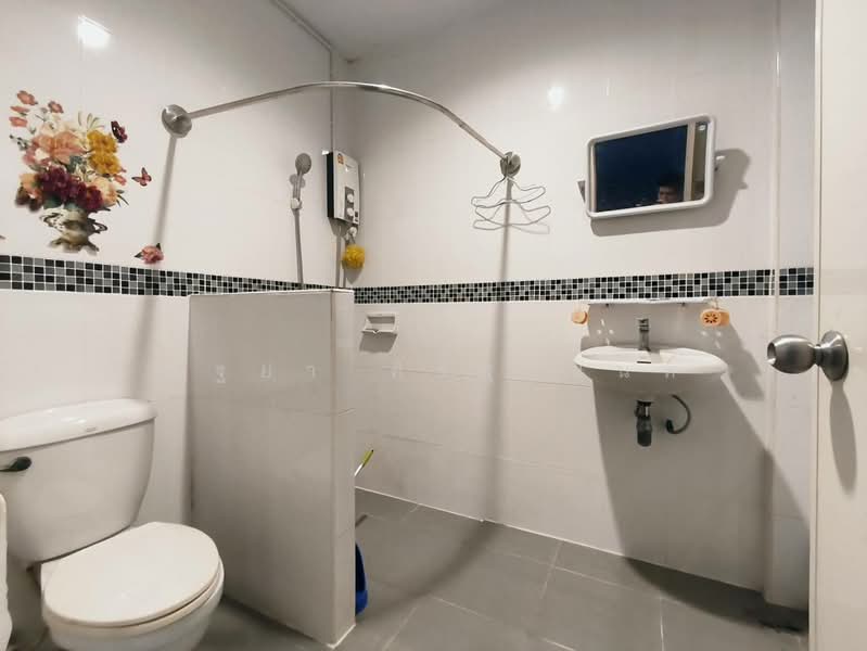 Ratchaphruek Suvarnabhumi-Ladkrabang Village, Bangkok, 397/183 Thanon Chalong Krung, Lam Pla Tiew, Lat Krabang, Bangkok, 3 Bedrooms, 140 sqm, Townhouse For Sale, by ณัฐยา ศิริฐานนท์, 500474379 - DDproperty.com