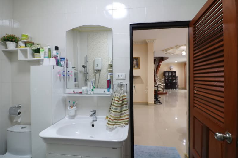 ขายบ้านสวย สไตล์โมเดิร์น 4 ห้องนอน 4 ห้องน้ำ อุดรธานี, อุดรธานี, หมากแข้ง, เมืองอุดรธานี, อุดรธานี, 225 ตร.ม., บ้านเดี่ยว ขาย, โดย วีรภัทรา ดาร์เปอร์, 500474385 - DDproperty.com