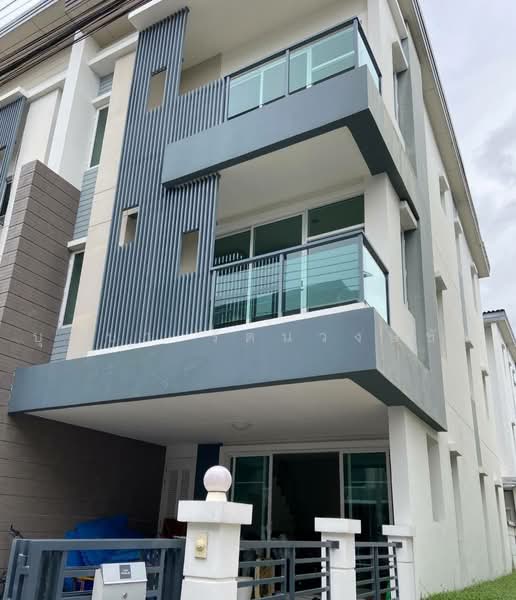 Town Avenue Srinagarindra, Bangkok, Soi On Nut 68, Suan Luang, Bangkok, 3 Bedrooms, 195 sqm, Townhouse For Rent, by บุษบา รัตนวงษ์ชัย, 500474425 - DDproperty.com