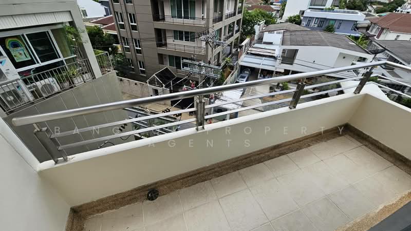 Blossom Ville, Bangkok, Sukhumvit 63 Road, Phra Kanong Nua, Watthana, Bangkok, 3 Bedrooms, 258 sqm, Condo For Rent, by BANGKOK PROPERTY AGENTS, 500474505 - DDproperty.com
