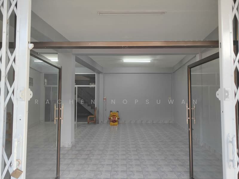 sale! 2-story townhouse with rooftop, located in Zone 8. 25 sq.wa, 3 bedrooms. Price: 2.8 million, Songkhla, Hat-Yai, Hat Yai, Songkhla, 3 Bedrooms, 80 sqm, Townhouse For Sale, by Rachen Nopsuwan, 500474545 - DDproperty.com
