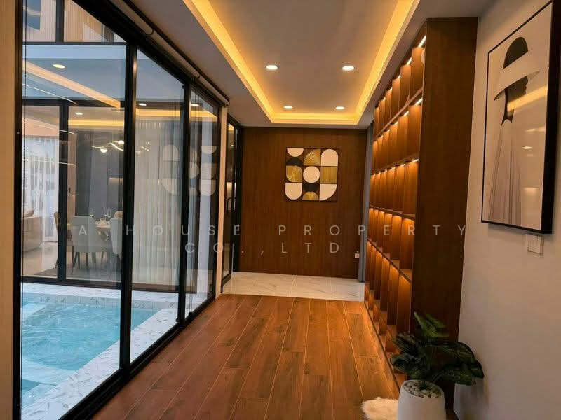 Newly built luxury pool villa in Pattaya, near Dongtan Beach. Excellent location, Chon Buri (Pattaya), Nong Pru, Bang Lamung (Pattaya), Chon Buri (Pattaya), 5 Bedrooms, 300 sqm, Villa For Sale, by A House Property Co.,Ltd., 500474556 - DDproperty.com