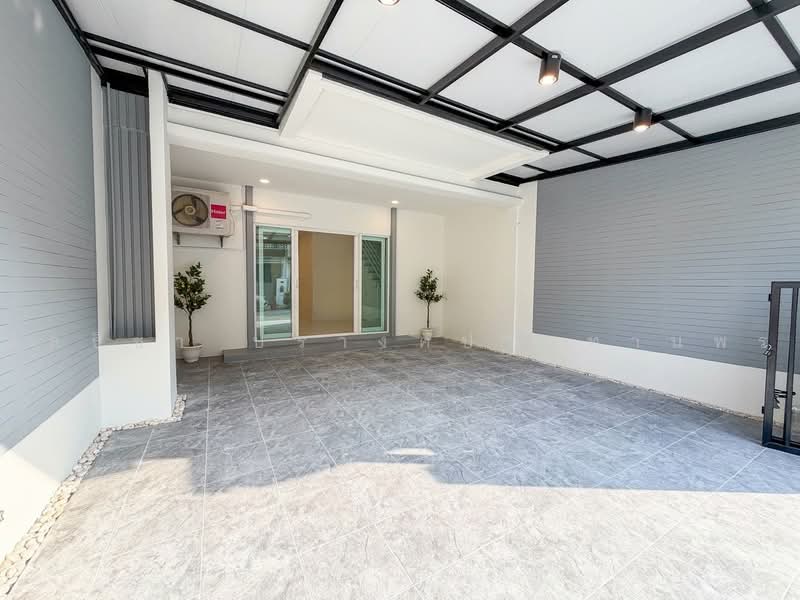 Pruksa Town Ratchapruk, Bangkok, Ratchaphruek Road, Bang Prom, Taling Chan, Bangkok, 3 Bedrooms, 110 sqm, Townhouse For Rent, by ชลธิชา ปรางค์ประทานพร, 500474579 - DDproperty.com