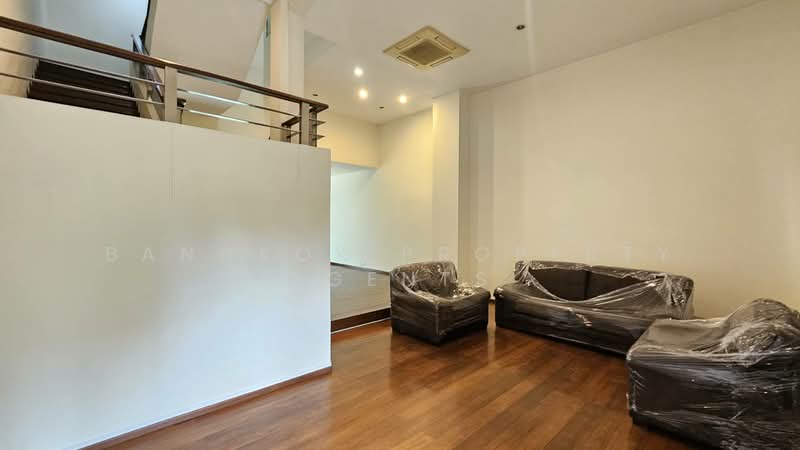 Townhouse in Ekkamai, Bangkok, Khlong Tan Nua, Watthana, Bangkok, 5 Bedrooms, 400 sqm, Townhouse For Rent, by BANGKOK PROPERTY AGENTS, 500474595 - DDproperty.com