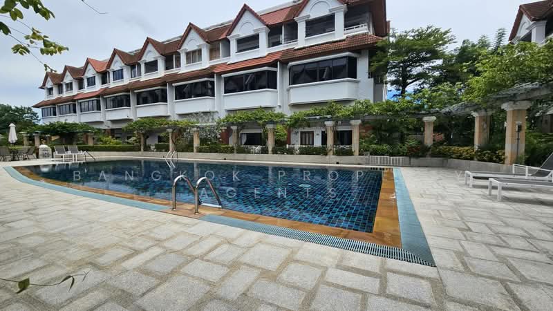 Townhouse in Ekkamai, Bangkok, Khlong Tan Nua, Watthana, Bangkok, 5 Bedrooms, 400 sqm, Townhouse For Rent, by BANGKOK PROPERTY AGENTS, 500474595 - DDproperty.com