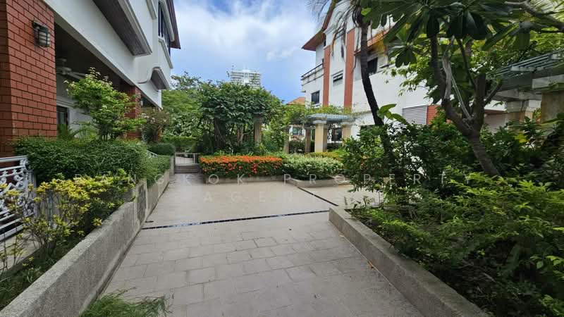 Townhouse in Ekkamai, Bangkok, Khlong Tan Nua, Watthana, Bangkok, 5 Bedrooms, 400 sqm, Townhouse For Rent, by BANGKOK PROPERTY AGENTS, 500474595 - DDproperty.com